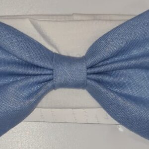 Fascia bianca e fiocco azzurro