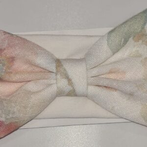 Fascia bianca e fiocco colorato