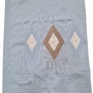 Coperta azzurra e bianca in filo